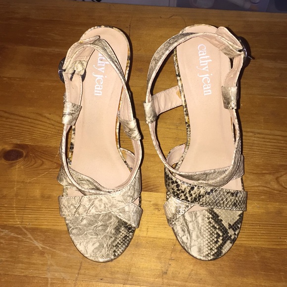Cute snake skin heels - Picture 1 of 5